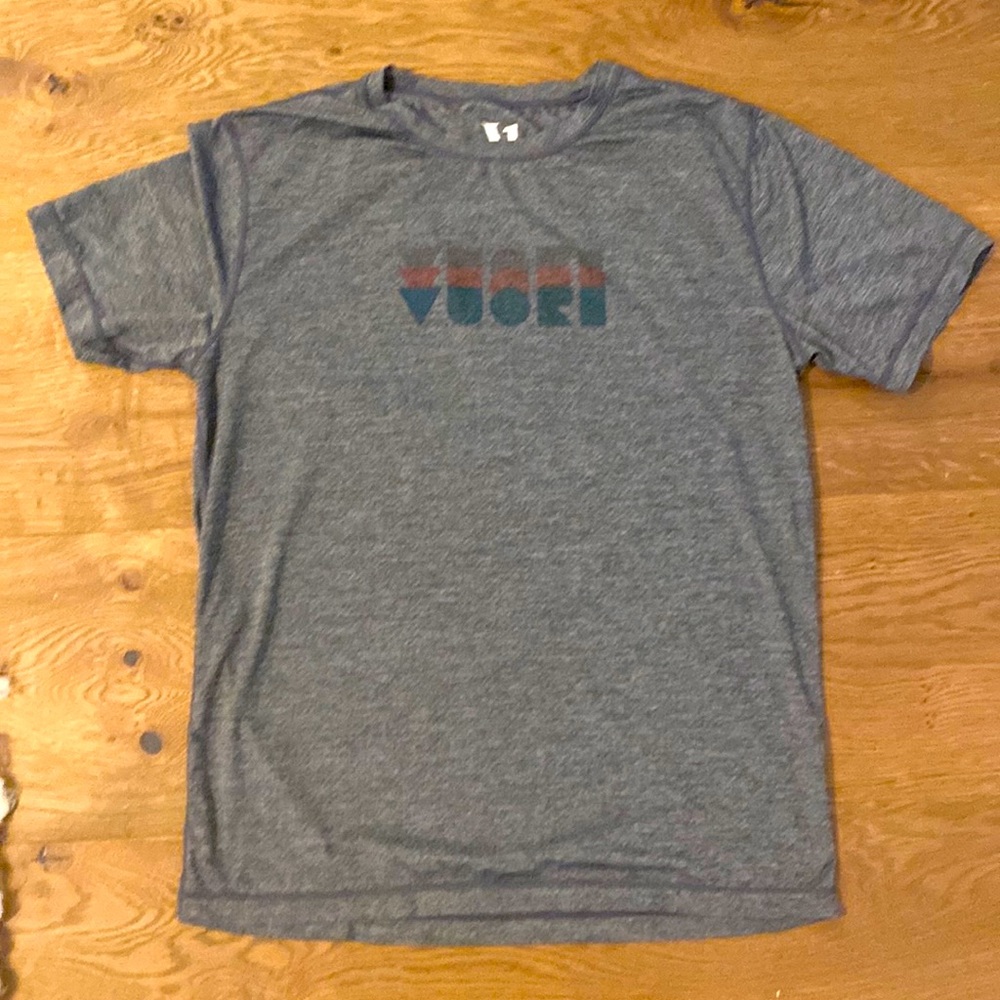 Great Vuori workout shirt.